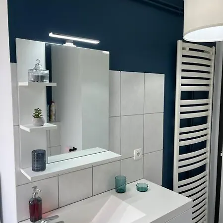 T3 Renove 60m2 Proche Centre Apartman